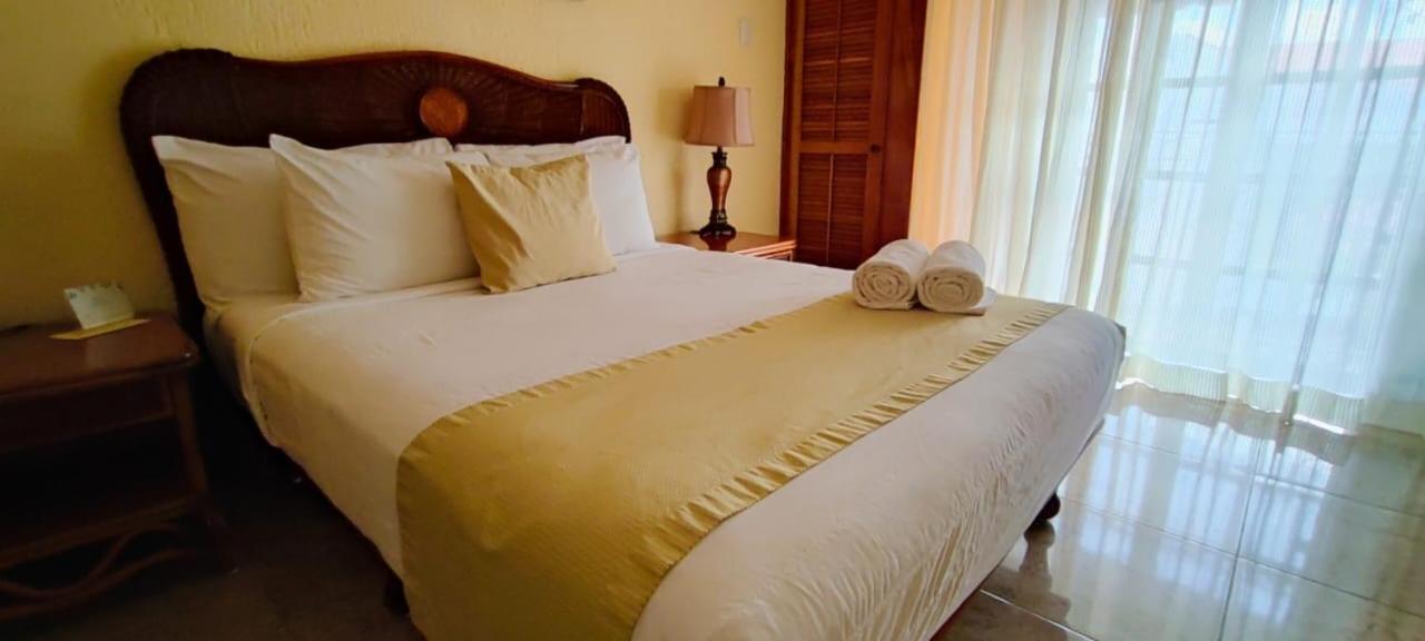 Hotel Casa Mallorca Канкун Екстериор снимка