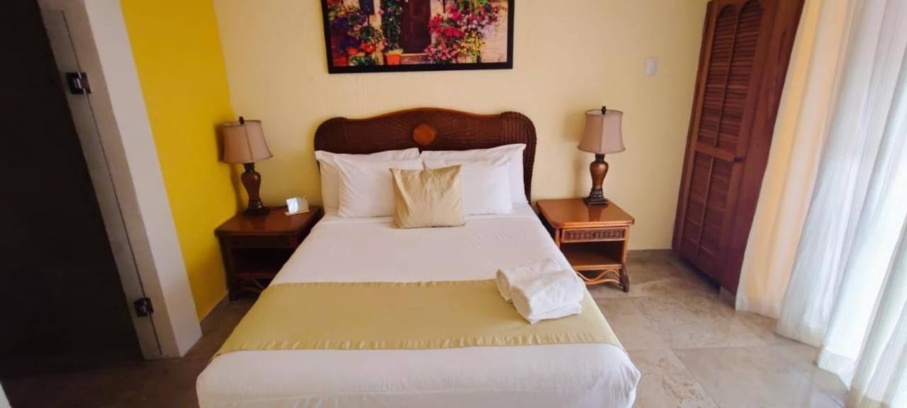 Hotel Casa Mallorca Канкун Екстериор снимка