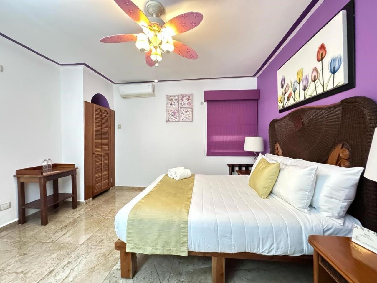Hotel Casa Mallorca Канкун Екстериор снимка